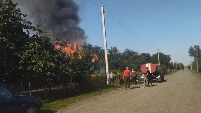 У волинському селі горіла хата молодої родини (фото)