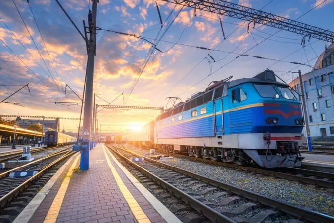 Після атаки РФ в Україні затримується низка поїздів