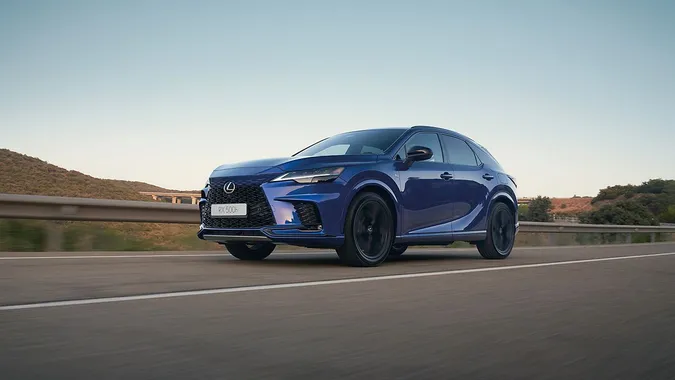 Кросовер Lexus RX: баланс динаміки та комфорту