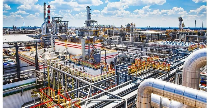 У росії горить один із найбільших нафтопереробних заводів