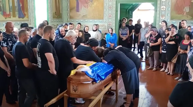 Понад два роки вважався зниклим безвісти: на Волині попрощалися з Героєм Володимиром Величком (фото)
