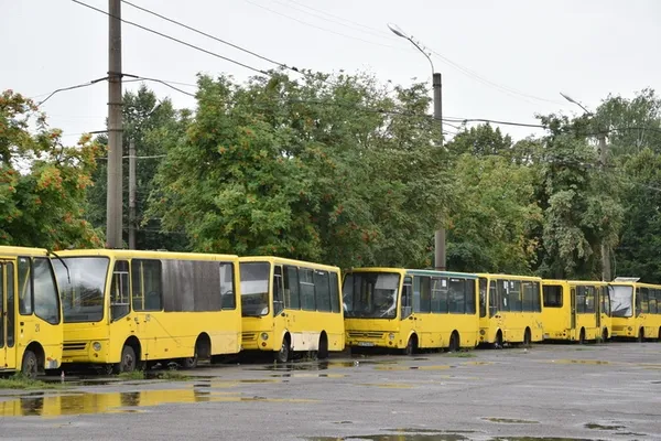 Що буде з лізинговими автобусами, які роками стоять на ЛПЕ (фото) 