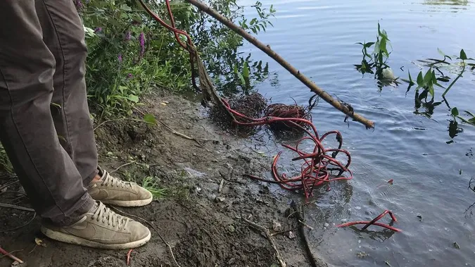 У Стиру плавали мішки з ізоляцією від кабелів