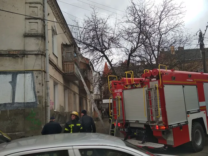 У центрі Луцька – пожежа через сковорідку (фото)