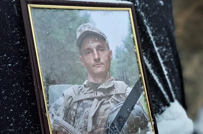 Був світлою людиною: у Ковелі попрощалися із воїном Дмитром Колядою (фото)