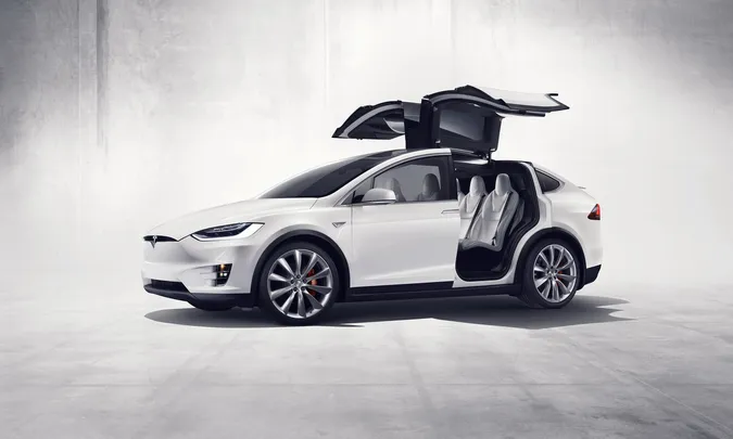 Скільки коштує електромобіль Tesla в Україні (фото)