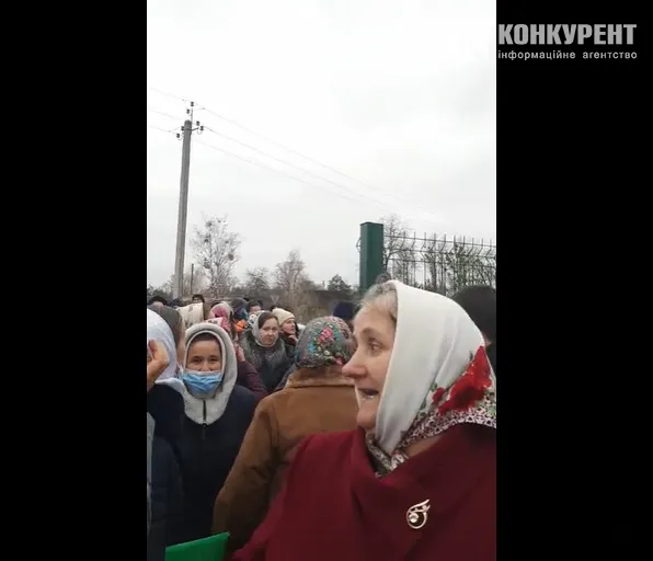 «Доктор Саша»: через невакцинованого фельдшера селяни перекриють трасу Ковель-Брест (відео)