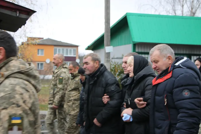 У селі на Волині похоронили загиблого захисника Віталія Лук'янчука