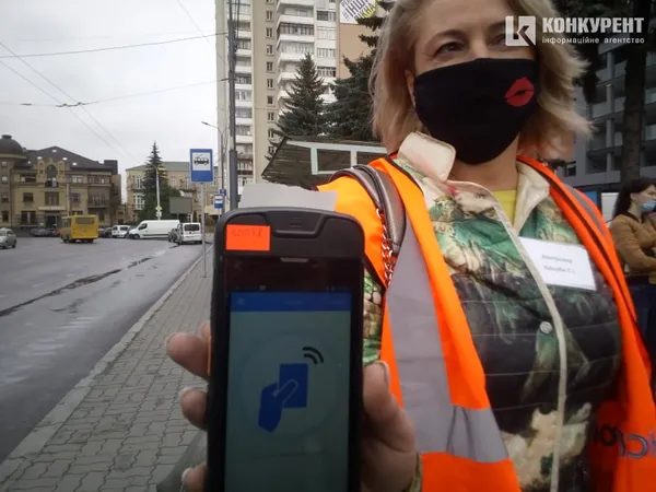 У луцьких маршрутках контролери: перевіряють «зайців» і маски (фото, відео)