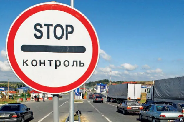 Громадянин Китаю перевозив через «Ягодин» дорогі автозапчастини