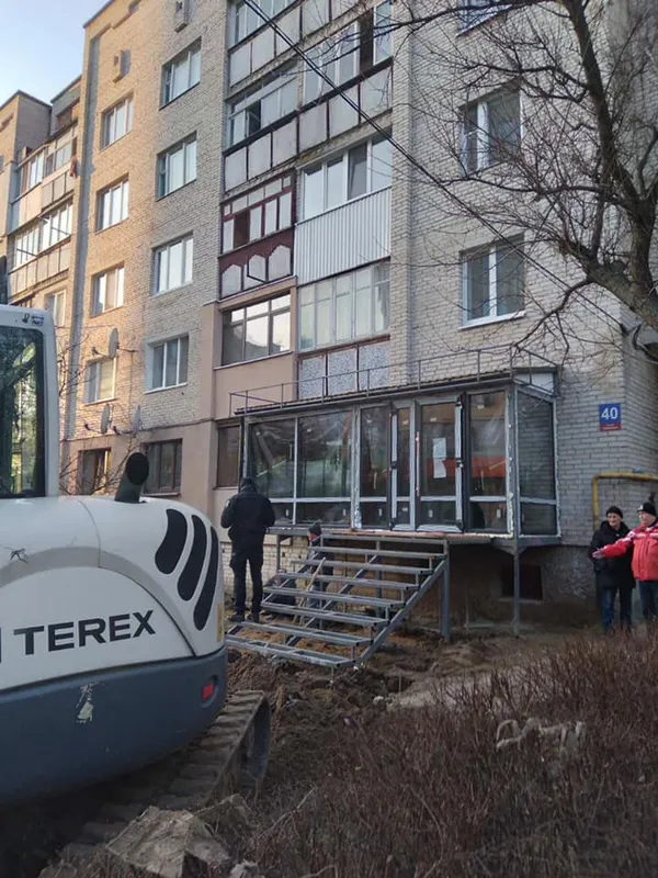 У Луцьку незаконно проводять ремонтні роботи під вікнами багатоповерхівки