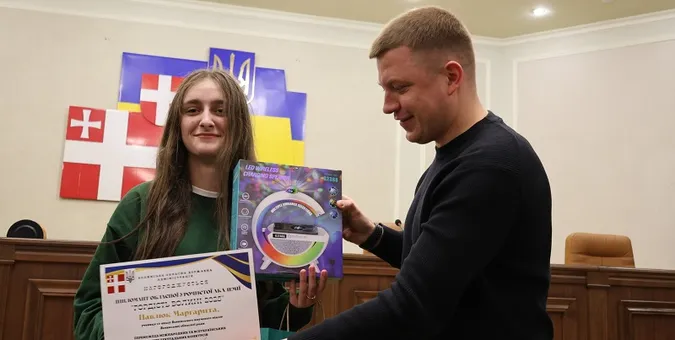 Гордість Волині: у Луцьку відзначили юних інтелектуалів та їхніх наставників (фото)