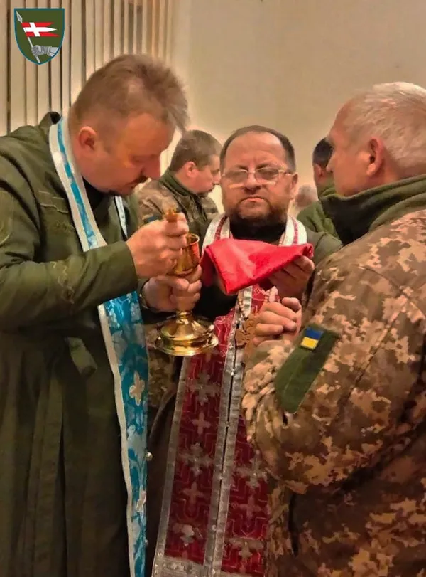 Капелани волинської бригади сповідають і причащають на фронті (фото)