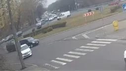 У Луцьку на перехресті Citroën протаранив Mercedes (відео)