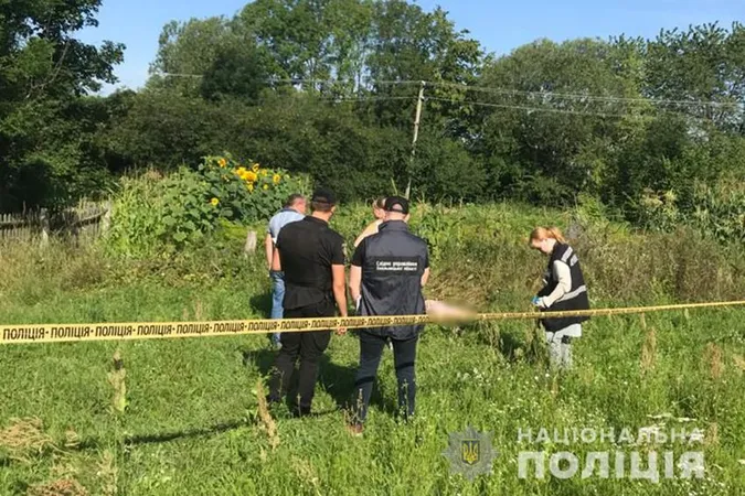 На Волині чоловік до смерті побив жінку і брехав, що вона впала з дерева