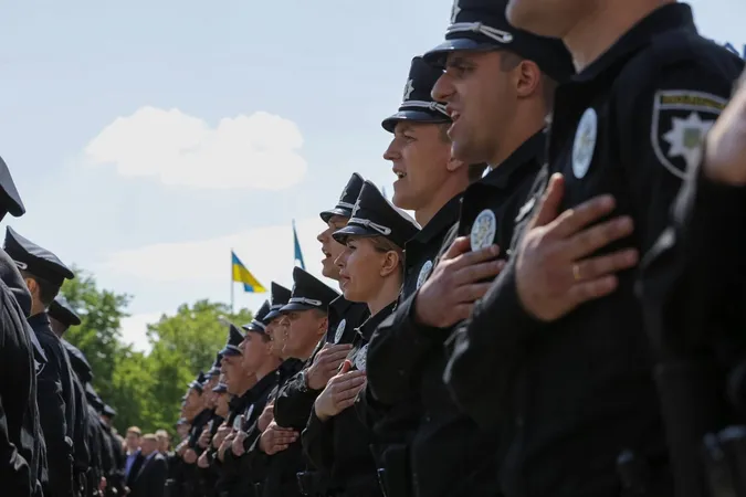 Хабарник, звільнений за наркотики міліціонер і донька прокурора хочуть потрапити до лав поліції