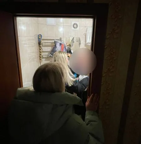 На Волині рятувальники визволили чотирирічну дитину із зачиненого будинку (фото)