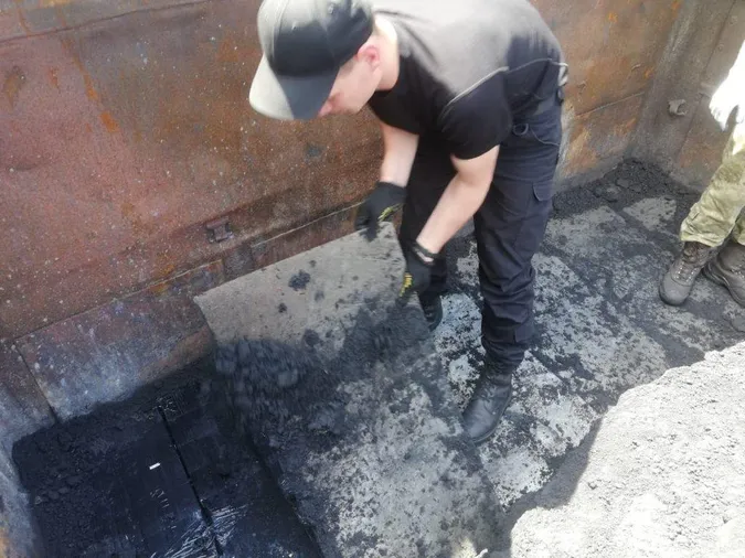 У пункті пропуску «Володимир-Волинський» у вагоні з рудою знайшли сигарети (фото)