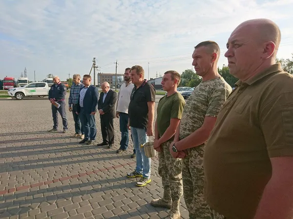 Допомога з тилу: благодійники придбали для 14-ї бригади авто (фото)