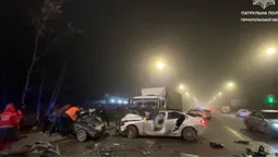 Протаранив три автівки і втік: у Луцьку на Соборності – знову аварія (фото)