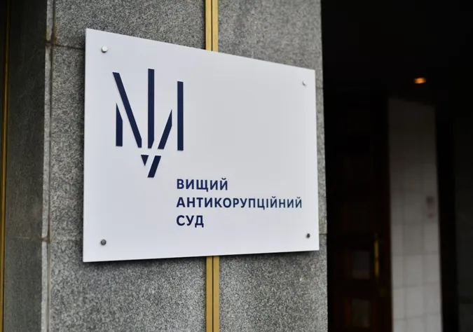 Волинському експосадовцю, який закупив неякісні шоломи і бронежилети, удвічі зменшили розмір застави