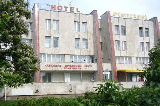 Без парковки й скверу: в Луцьку хочуть заборонити добудову на проспекті Відродження