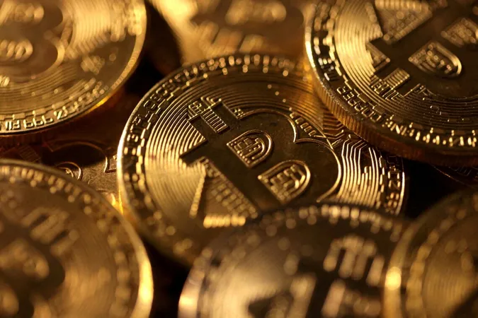 Курс Bitcoin впав до найнижчого рівня з жовтня 2024 року