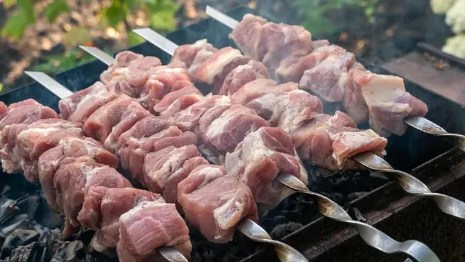 Яке м'ясо обрати для святкування на природі: поради