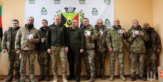 Бійців волинської «сотки» відзначили медалями «За оборону Торецької громади» (фото)