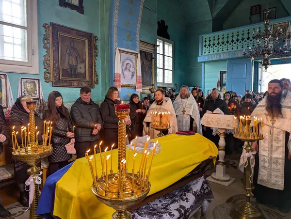 Не встиг створити сім'ю із коханою: на Волині попрощалися з воїном Дмитром Новосадом (фото)