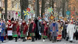 Понад тисяча учасників та різдвяні зірки: у Нововолинську вперше відбулася Хода звіздарів (фото)
