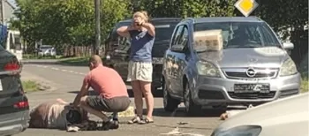 У Світязі Opel збив жінку на скутері, яка везла пончики (фото)