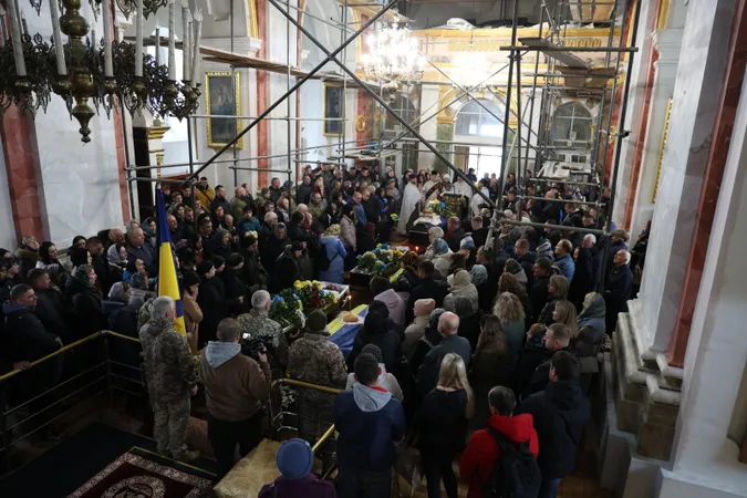 У Луцьку попрощалися одразу з трьома полеглими захисниками (фото)