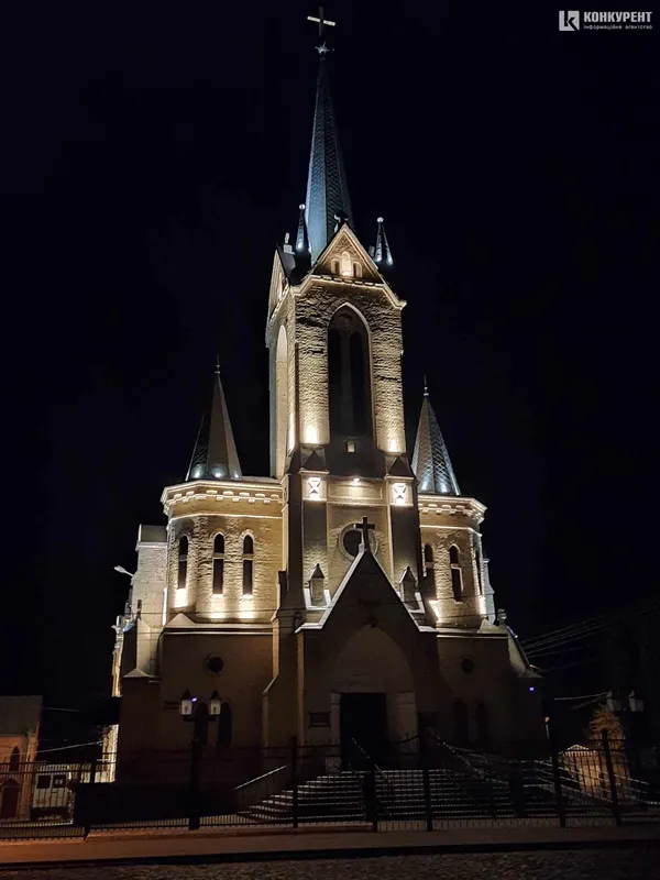 У Луцьку після тривалої перерви знову підсвітили Лютеранську кірху (фото)
