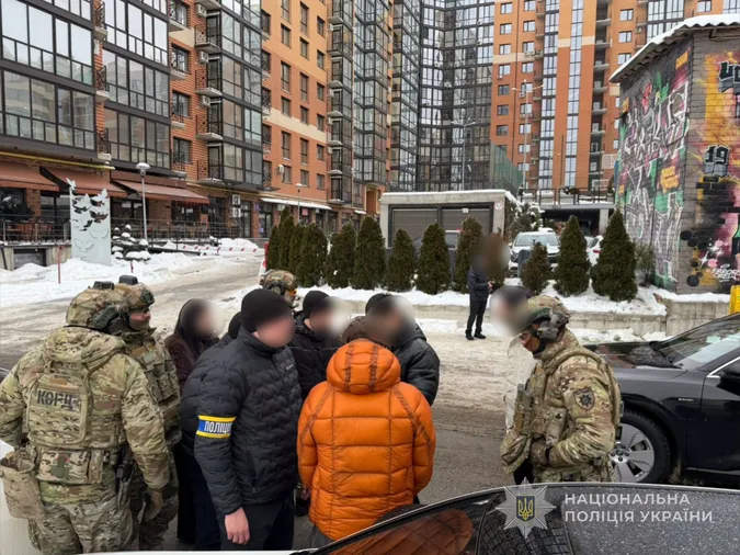 У Луцьку на Яровиці затримали «модників», які розтринькали мільйон гривень (фото)