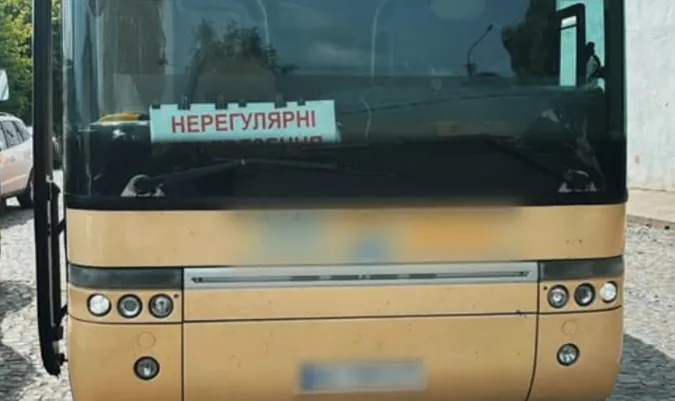 У Луцьку водій автобуса, який віз дітей на екскурсію, підробив печатку та підпис поліції (фото)