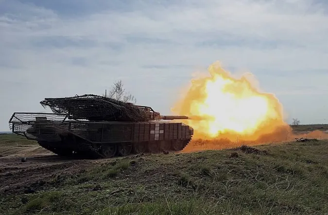 Близько 916 770 окупантів, 10 505 танків, 31 462 БпЛА: втрати ворога на 1 квітня
