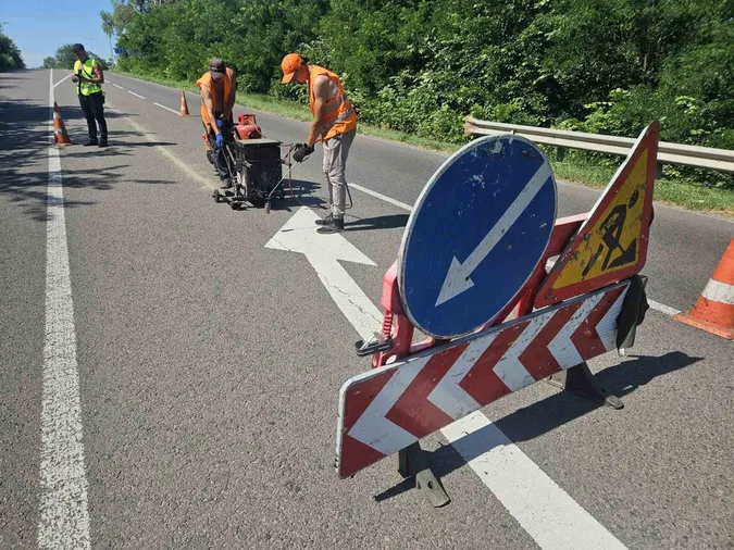 Як під палючим сонцем працювали волинські дорожники (фото)