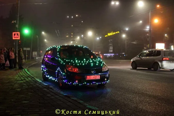У Луцьку їздить «новорічне» авто на польських бляхах (фото)