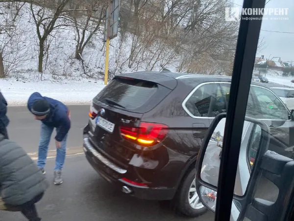 На вулиці Набережній у Луцьку – аварія (фото, відео)