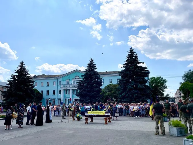 У Нововолинську прощалися з Героєм Олександром Лисицею (фото)