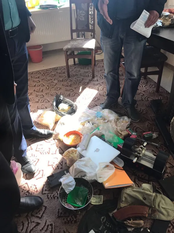 У Луцьку взяли в заручники поліцейського (фото)