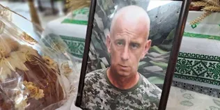 Помер від важких поранень: у Ковелі попрощалися з воїном Валентином Колочуном (фото)