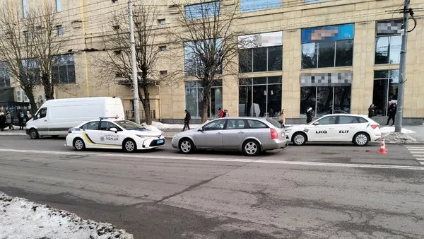 На пішохідному переході у центрі Луцька авто збило чоловіка (фото)
