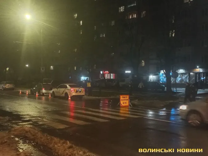 Постраждалу забрали до лікарні: стали відомі деталі ДТП на проспекті Молоді (фото)