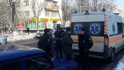 Сирени і проблискові маячки: як лучани реагують на авто зі спецсигналами (фото)