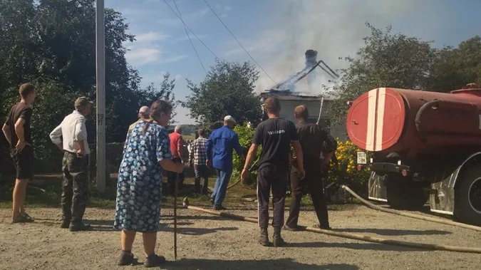 У волинському селі горіла хата молодої родини (фото)