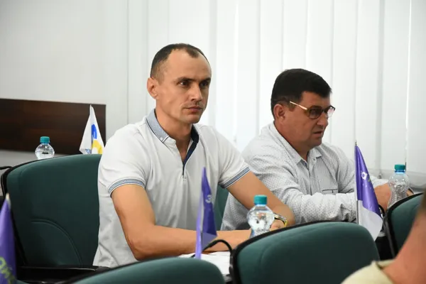 Віталій Бондар (ліворуч)