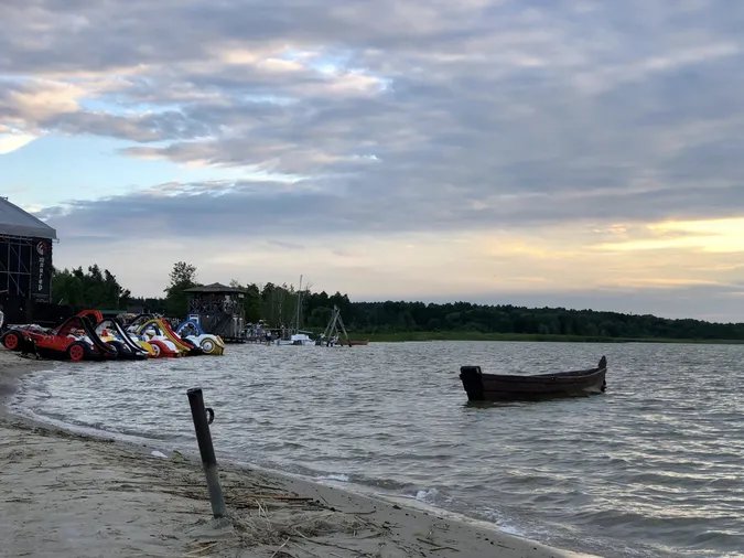 Показали справжню магію вечора на Шацьких озерах (фото)