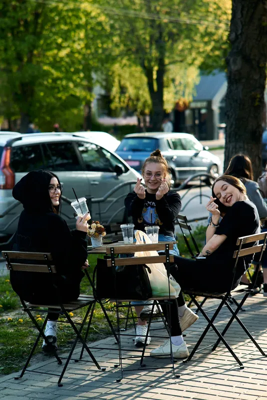 Вечірній Лу: серія атмосферних знімків весняного міста